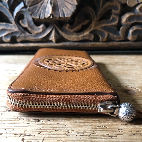 RARE Brighton Ferrara Medallion Zip Around Luggage Leather Crossbody Wallet Bag - Picture 6 of 17